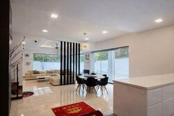 Straits Gardens (D27), Terrace #576802351